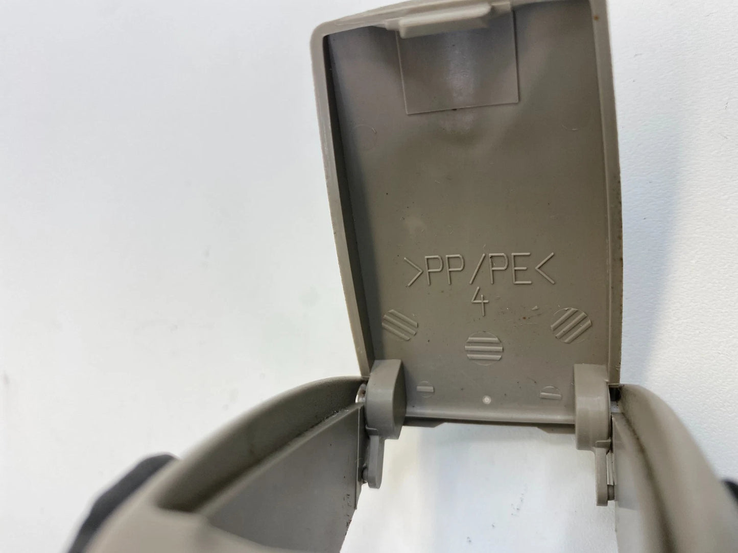 2002-2006 TOYOTA CAMRY BACK REAR SEAT CHILD ANCHOR CAP COVER ASSY OEM