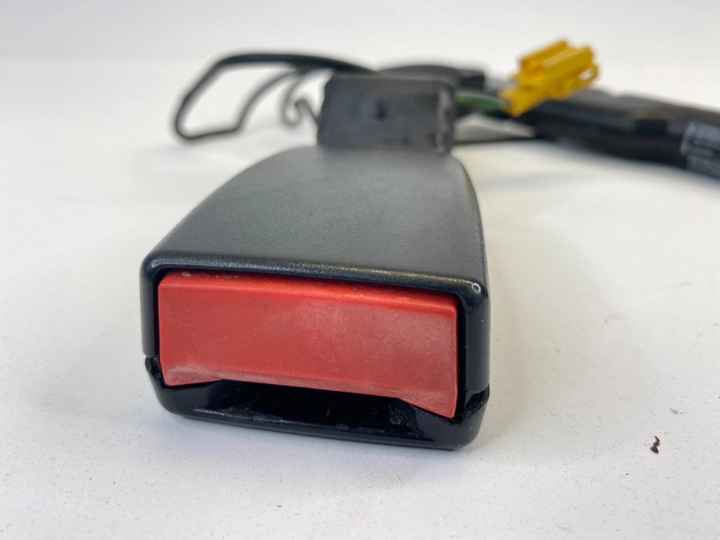 06-12 MERCEDES-BENZ R350 FRONT RIGHT PASSENGER SEAT BELT BUCKLE A2518600469 OEM