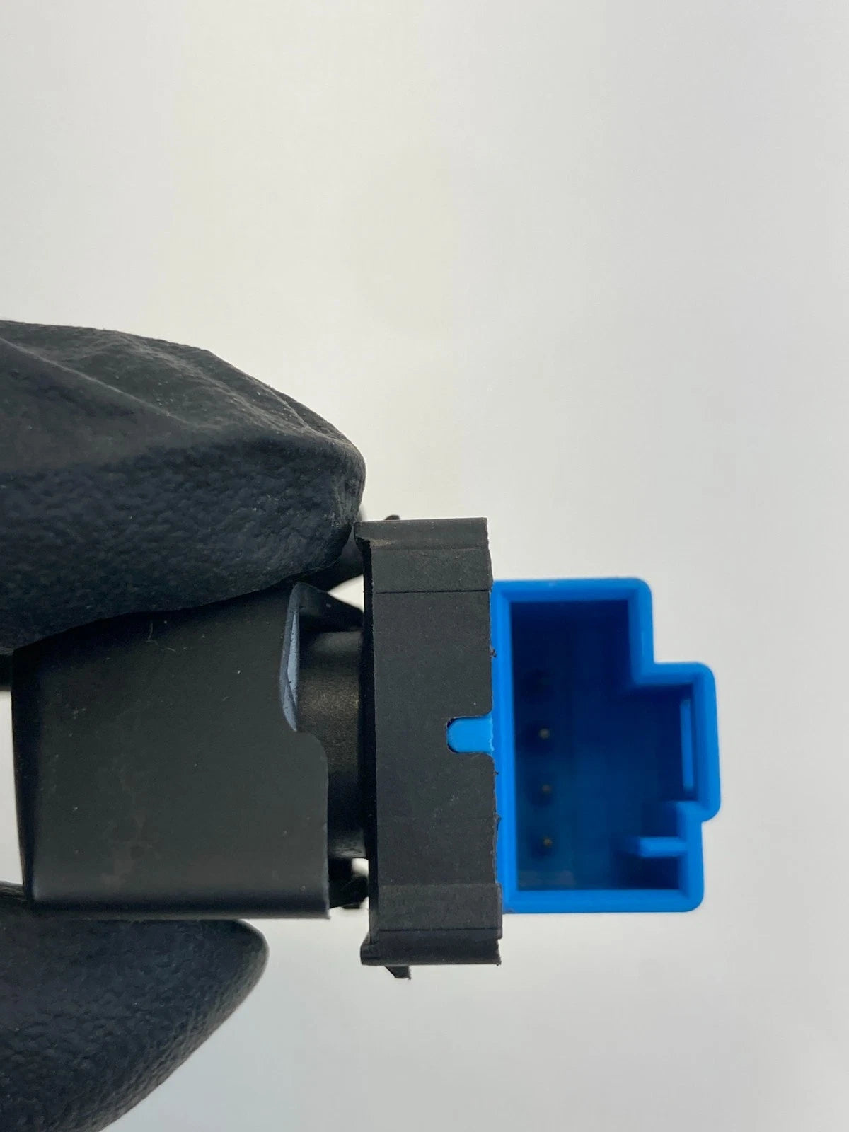 2012-2015 VOLKSWAGEN PASSAT REAR LEFT DOOR LOCK CONTROL SWITCH 561962135 OEM