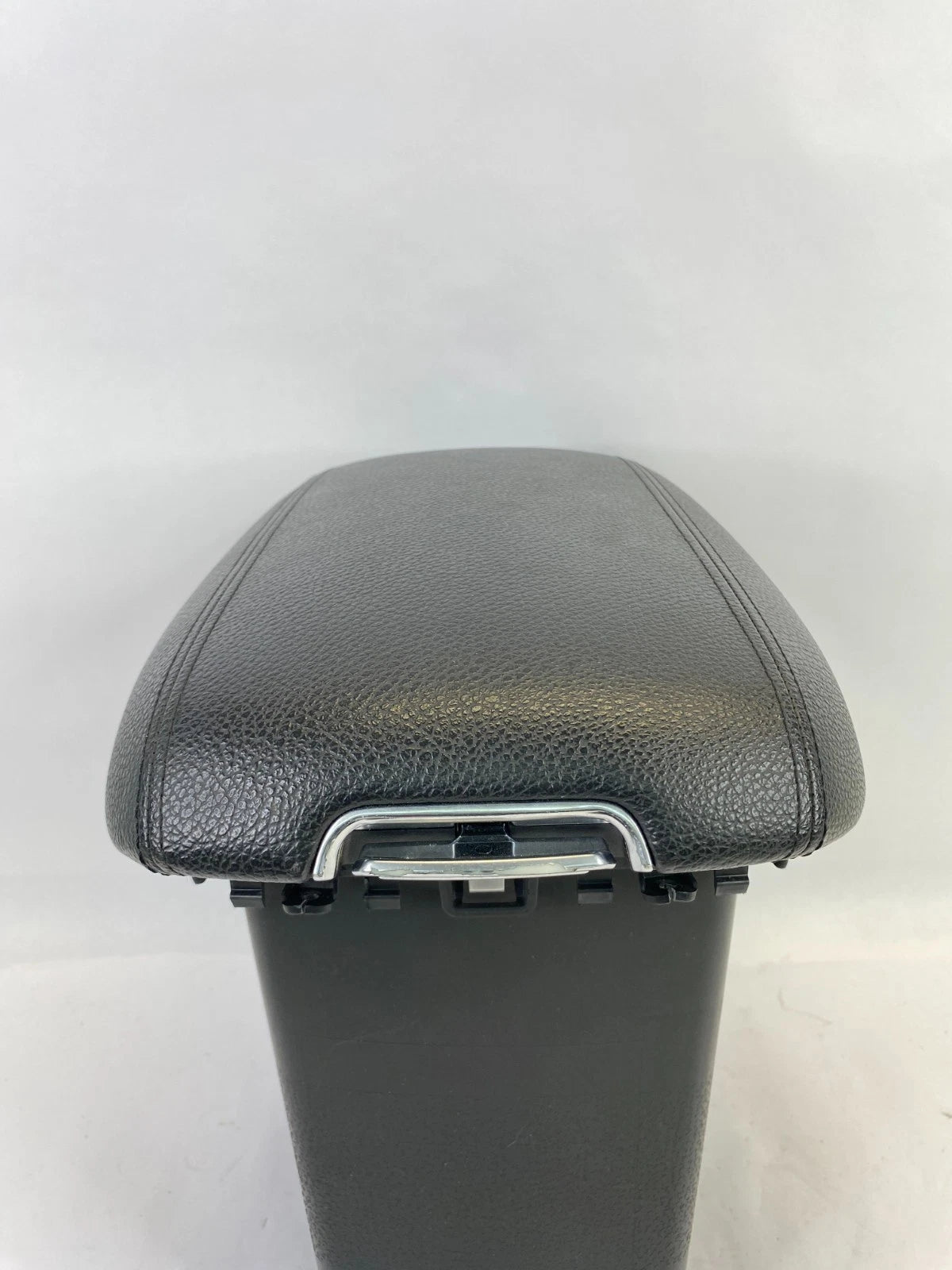 2014 2015 KIA SORENTO CENTER CONSOLE ARMREST BOX STORAGE ASSEMBLY 846911U005 OEM