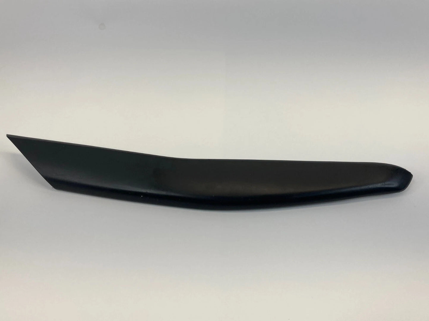 2010-2013 KIA FORTE CENTER CONSOLE RIGHT SIDE TRIM BEZEL GARNISH B27050-35026