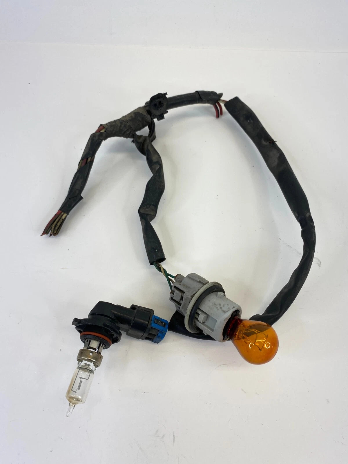 2003 2004 TOYOTA COROLLA FRONT RIGHT SIDE HEADLIGHT HEADLAMP WIRE SOCKET OEM