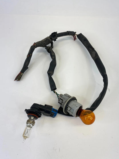 2003 2004 TOYOTA COROLLA FRONT RIGHT SIDE HEADLIGHT HEADLAMP WIRE SOCKET OEM