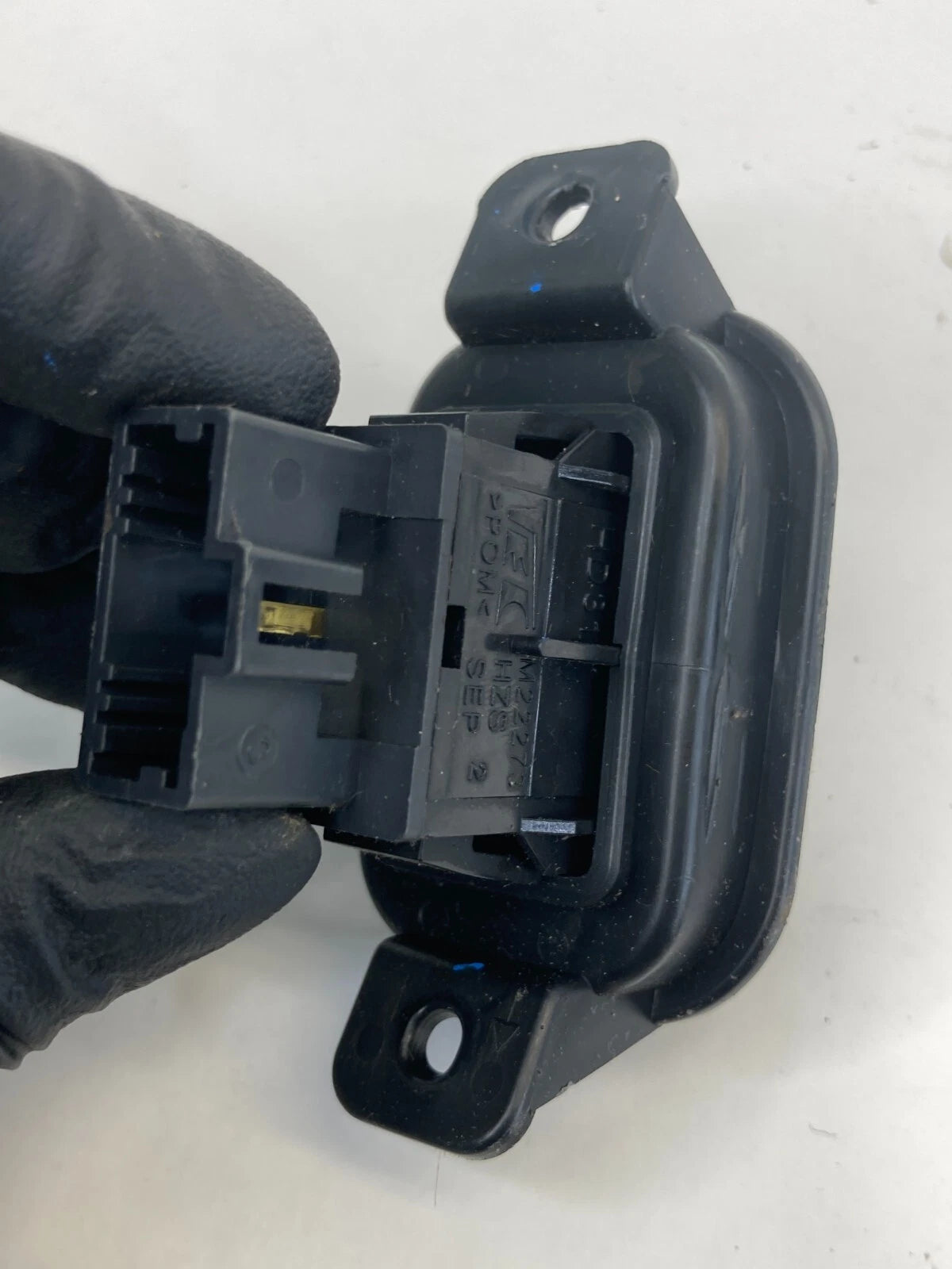 06-08 HONDA RIDGELINE DASH MOUNTED CARGO LIGHT CONTROL SWITCH BUTTON M19902 OEM