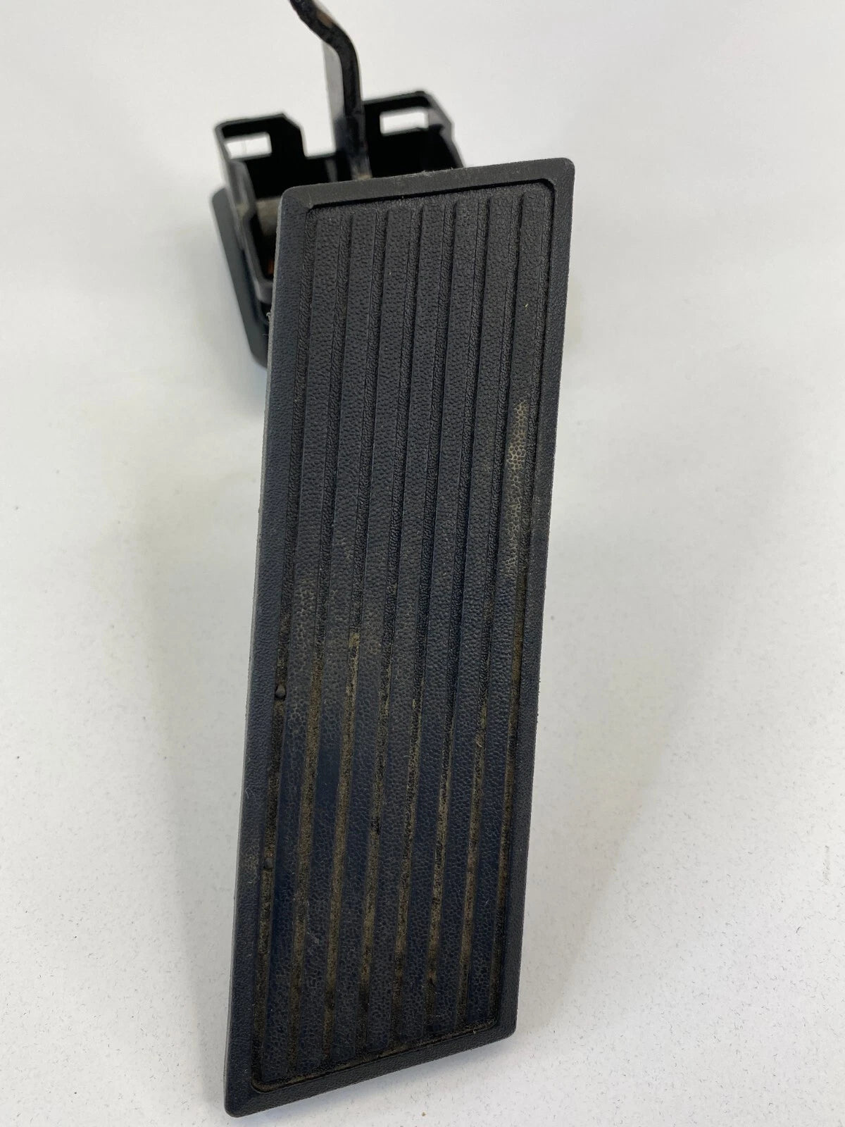 2006 CHRYSLER SEBRING ACCELERATOR GAS PEDAL ASSEMBLY ARM UNIT 04891585AC OEM