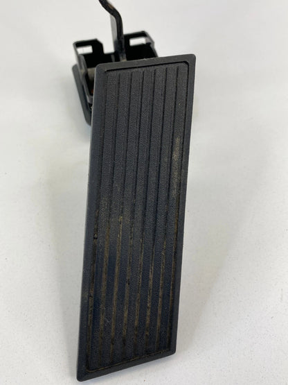 2006 CHRYSLER SEBRING ACCELERATOR GAS PEDAL ASSEMBLY ARM UNIT 04891585AC OEM