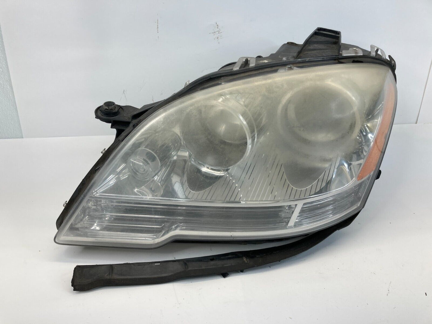 2009-2011 Mercedes-Benz ML350 Driver Side Left Halogen Headlight Assdembly OEM