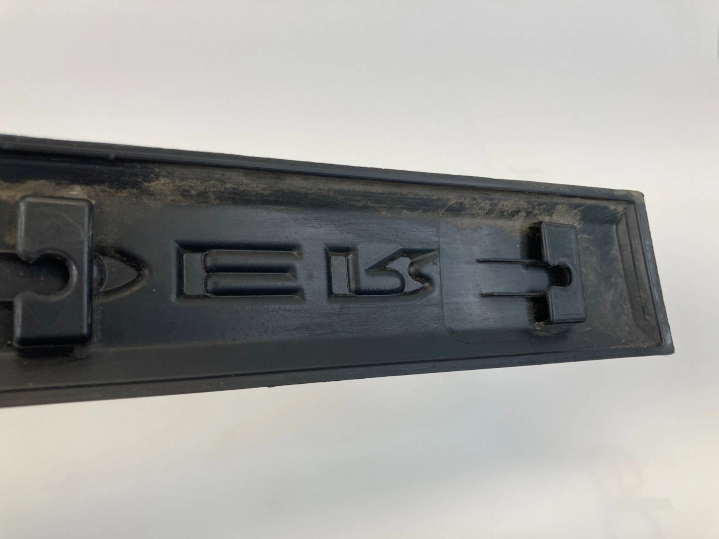 2006-2010 JEEP COMMANDER FRONT RIGHT EXTERIOR DOOR TRIM MOLDING 5JP68TRMAA OEM