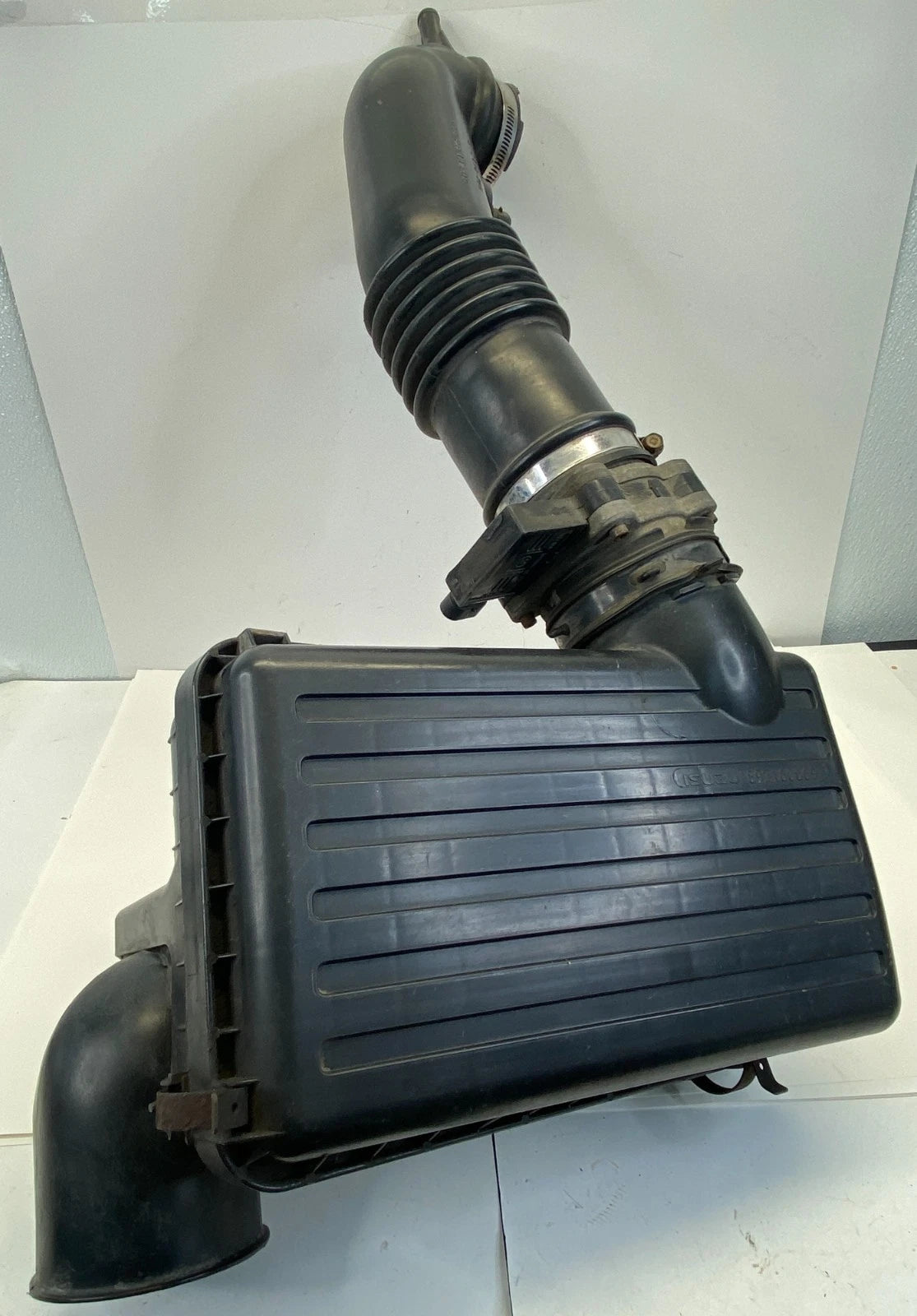 98-02 ISUZU TROOPER 3.5L AIR FILTER CLEANER BOX HOUSING INTAKE HOSE 897160669