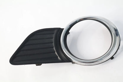 2011-2017 TOYOTA SIENNA FRONT RIGHT FOG LAMP LIGHT TRIM HOLE COVER 52127-08040