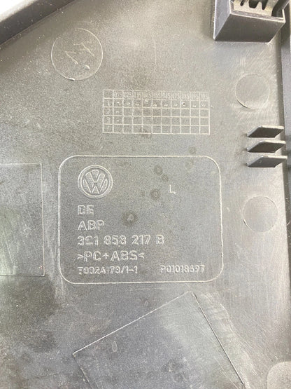 05-10 VOLKSWAGEN JETTA 08 09 RABBIT LEFT SIDE DASH END CAP COVER 13C1-858-217-B