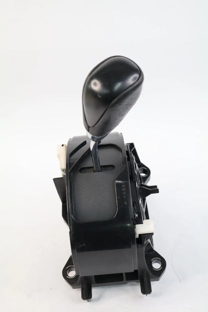 11-14 TOYOTA SIENNA AUTOMATIC TRANSMISSION GEAR SHIFT SHIFTER SELECTOR LEVER OEM