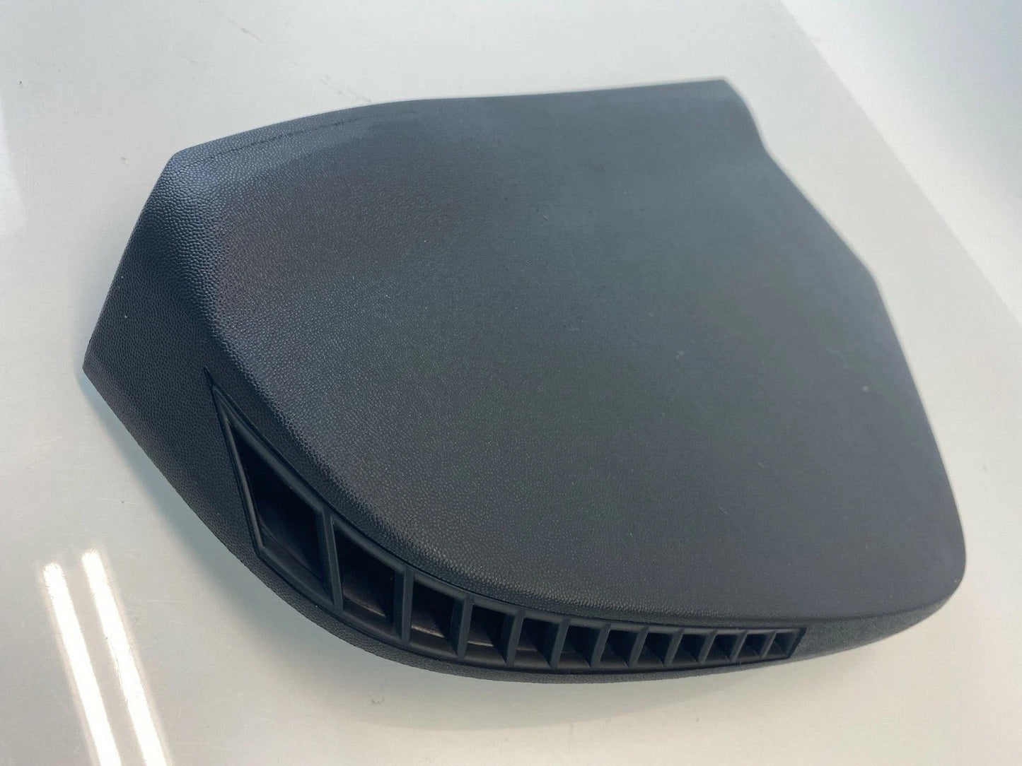 2003-2007 CADILLAC CTS DASH RIGHT VENT DUCT ACCESS COVER PANEL RH 1220510257