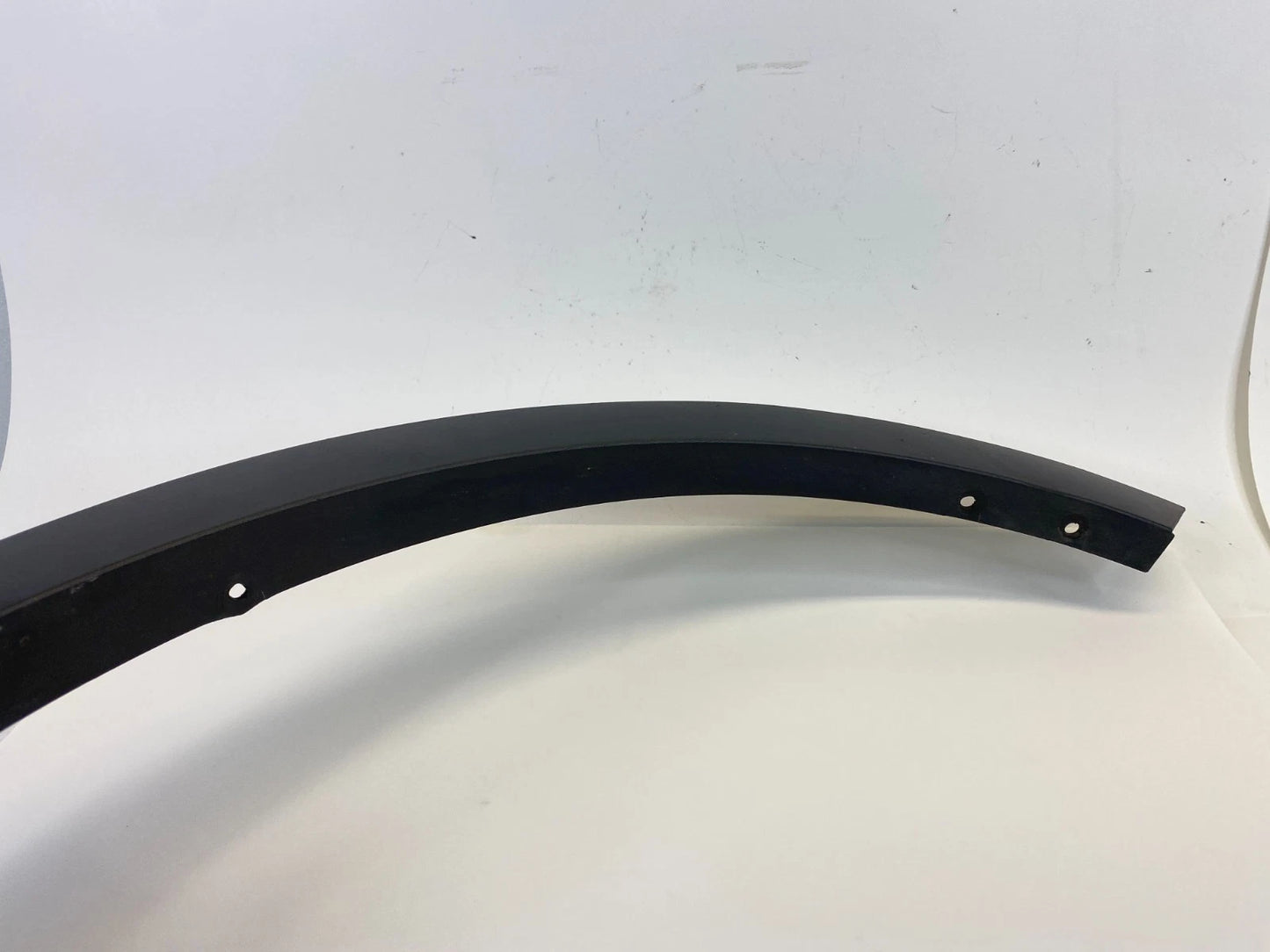 2013-2019 FORD INTERCEPTOR UTILITY REAR LEFT SIDE QUARTER WHEEL OPENING MOLDING