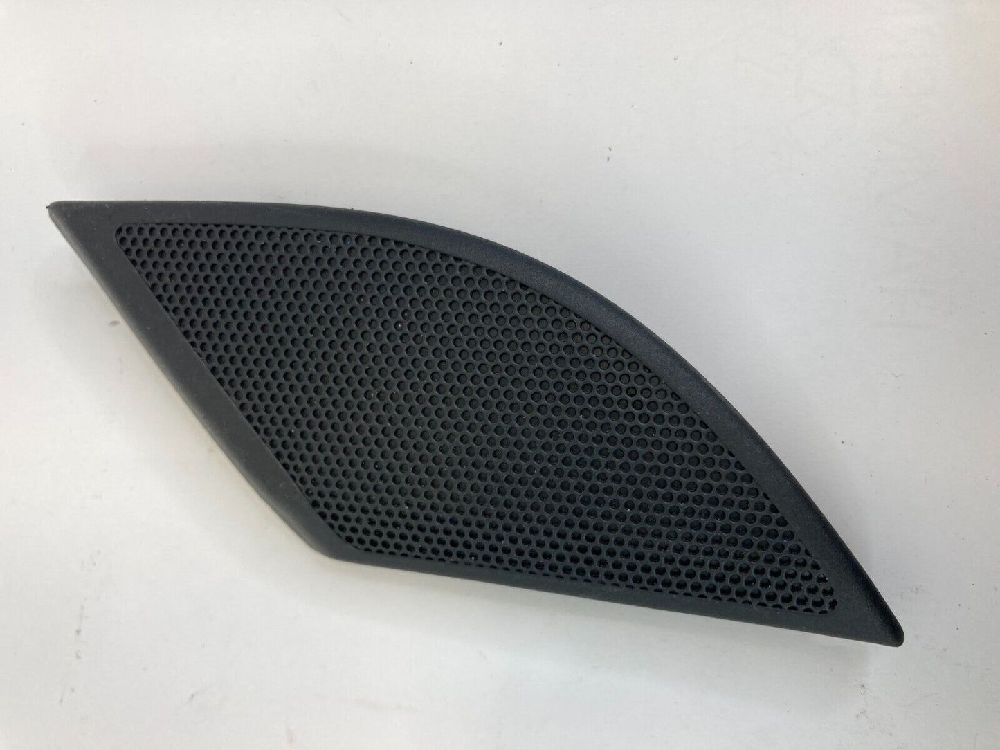 2008-2010 Saturn Vue Rear Left Side Door Audio Speaker Cover Grille 96627975