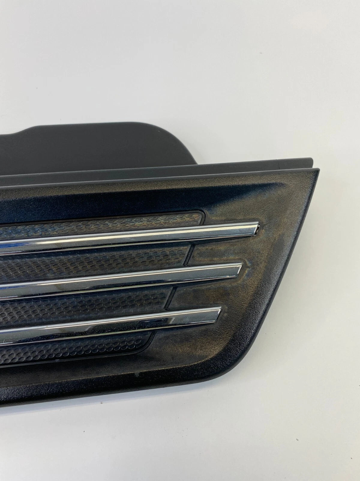 07-11 DODGE NITRO FRONT RIGHT EXTERIOR FENDER GRILLE TRIM MOLDING 55157164AC OEM