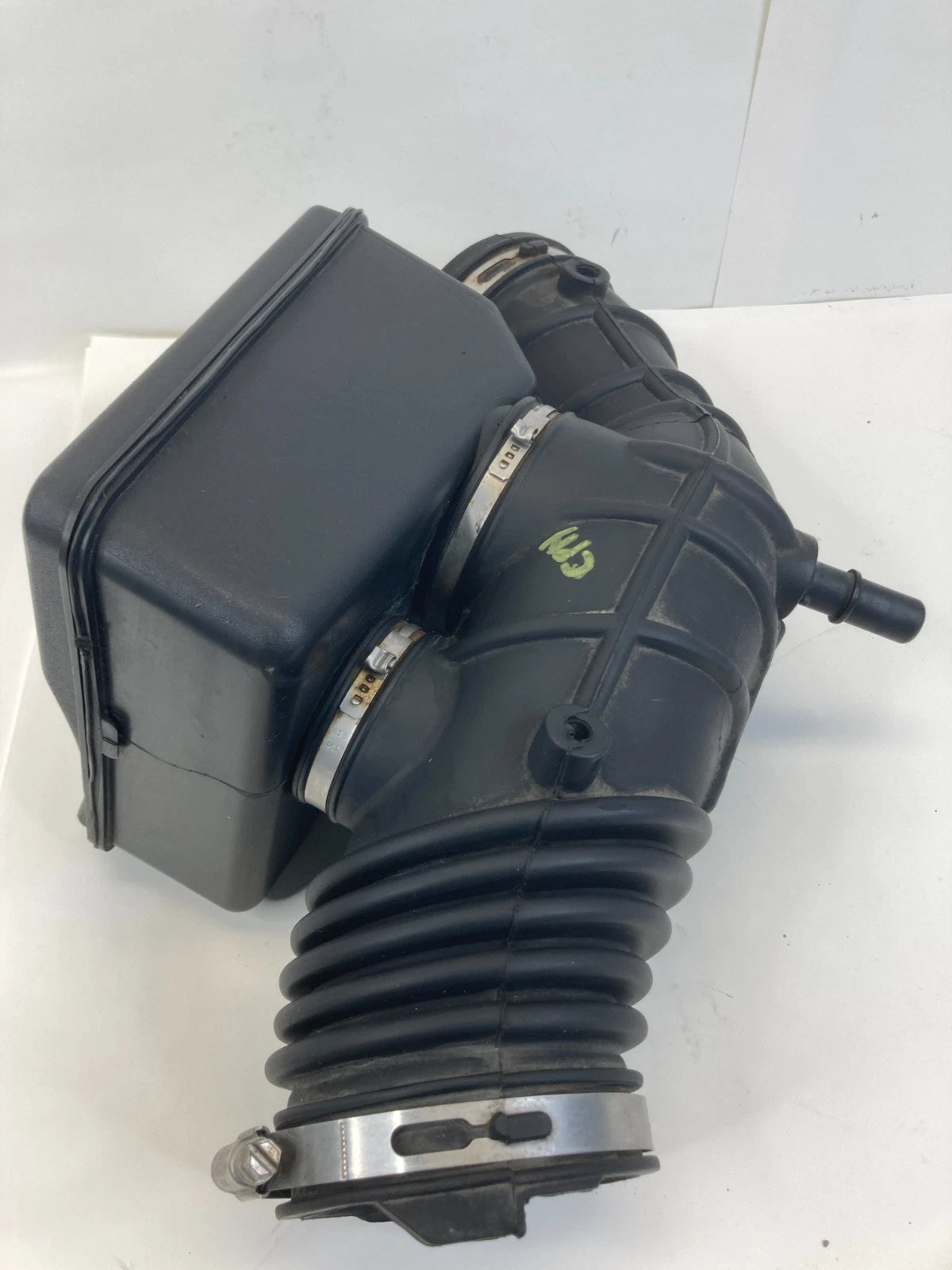 2009-2012 FORD FLEX LINCOLN MKS ENGINE AIR INTAKE RESONATOR HOSE DUCT TUBE OEM