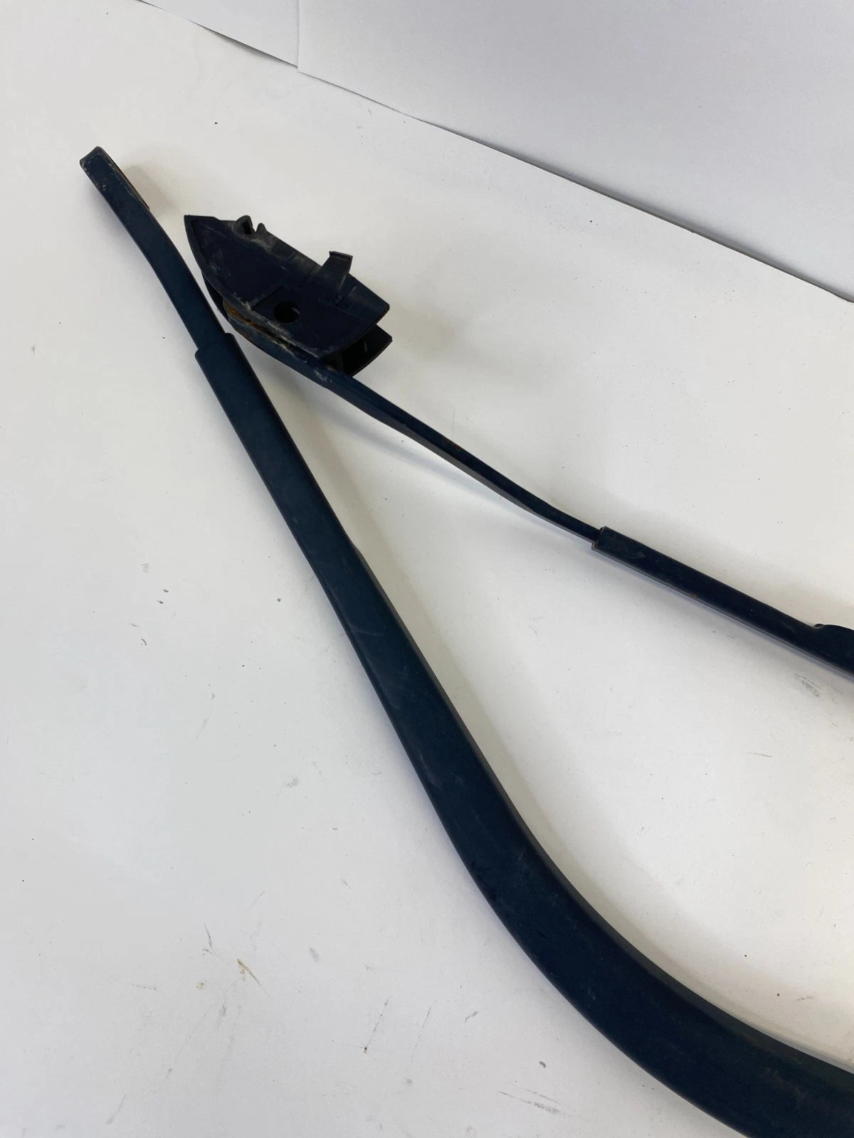 2010-2013 MAZDA 3 SEDAN FRONT WINDSHIELD WIPER ARM SET LEFT AND RIGHT OEM
