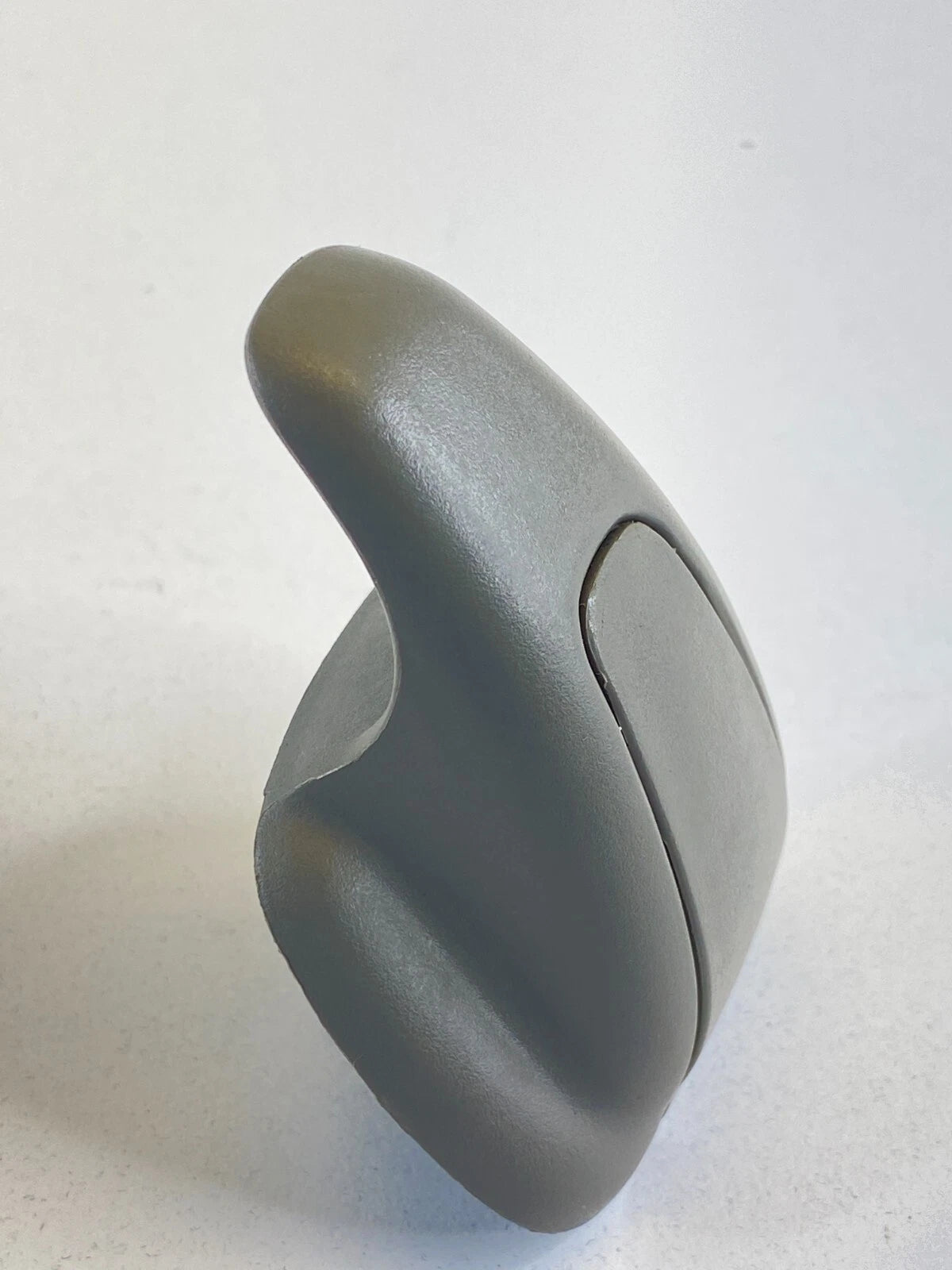 2004 2005 CHEVROLET IMPALA REAR LEFT INNER ROOF HANGER HOOK CLOTH CLIP 825617