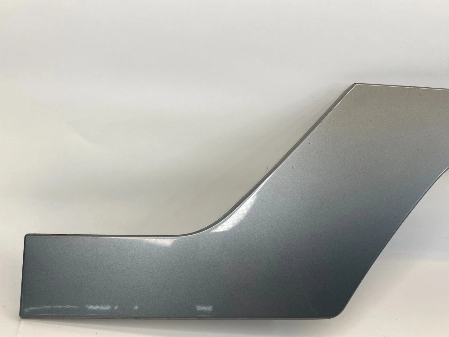 2004-2010 BMW X3 REAR TRUNK GARNISH STRIP LICENSE PLATE MOLDING TRIM 51137052452