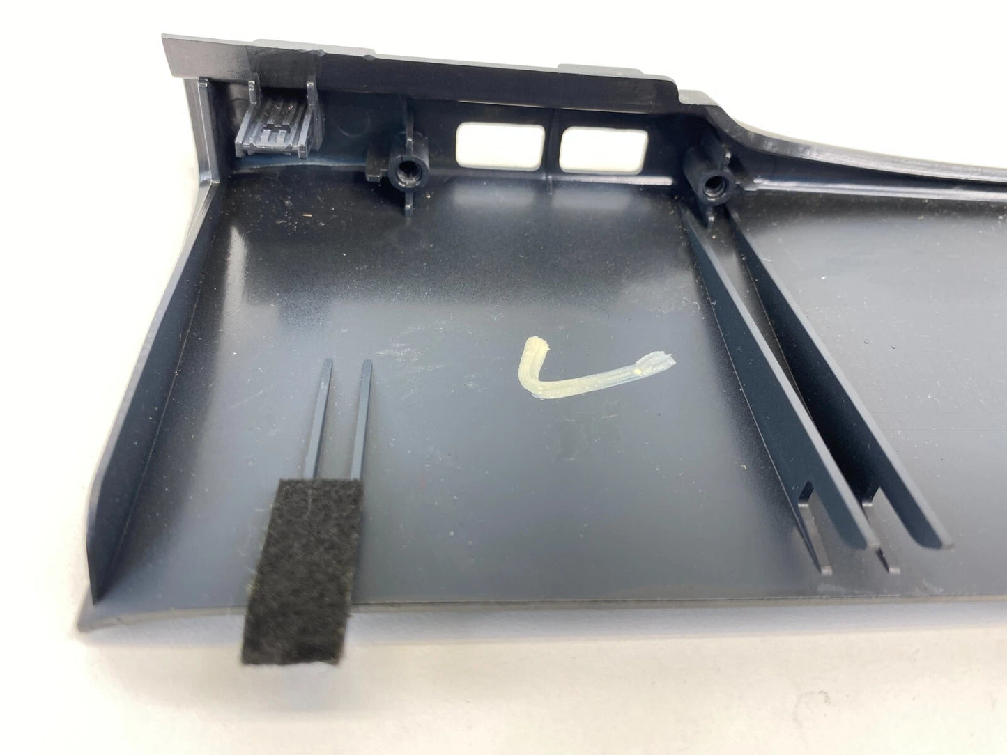07 08 HYUNDAI SONATA DASH LEFT CLUSTER LOWER TRIM TRIP RESET BEZEL 84831-3K000