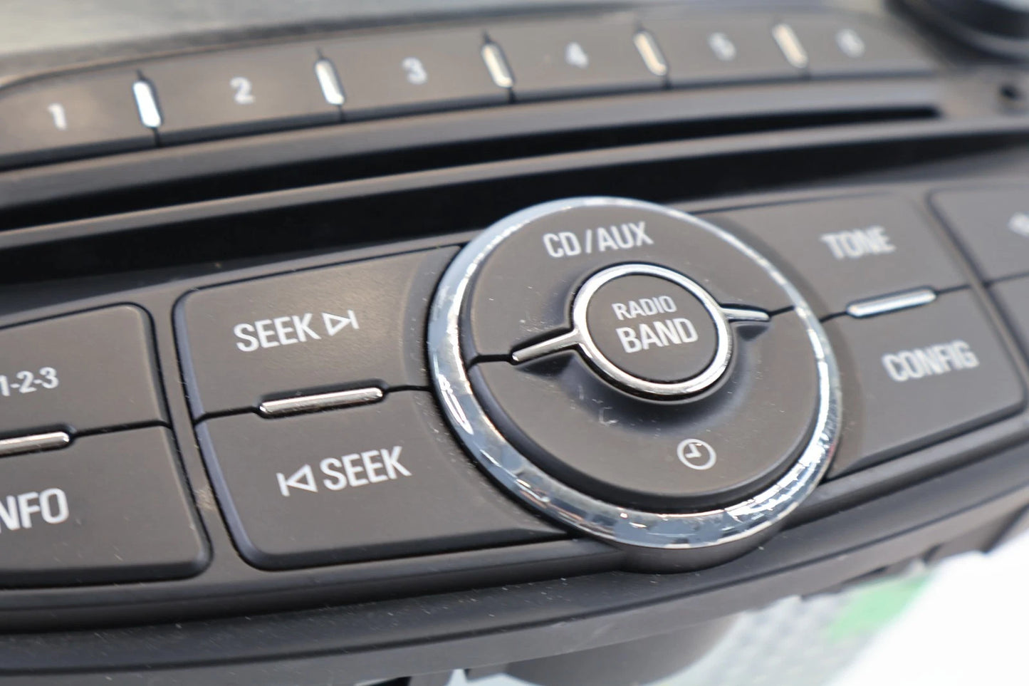 2012-2015 CHEVROLET SONIC RADIO CD PLAYER AM FM BLUETOOTH STEREO OEM 95179057