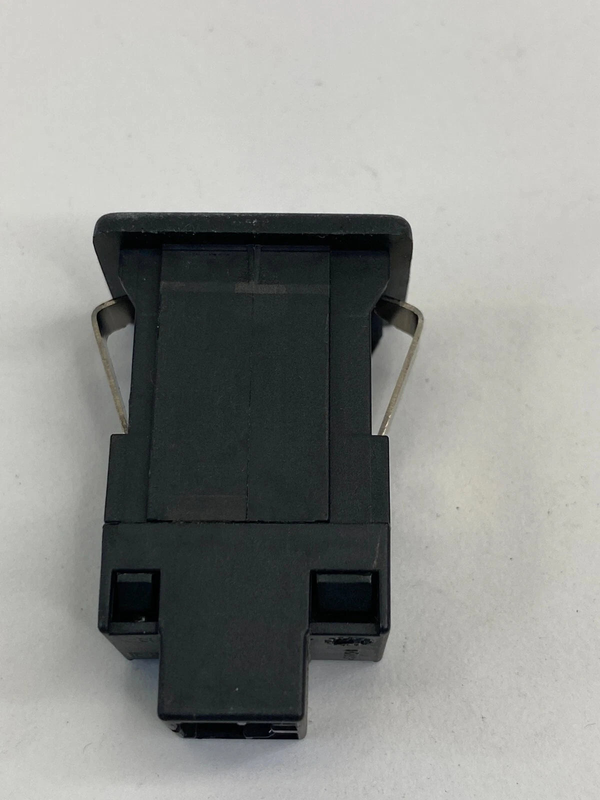 2012-2022 VOLKSWAGEN PASSAT FRONT CENTER CONSOLE AUXILIARY-IN SOCKET OEM