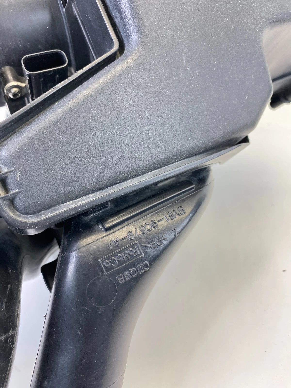 2012-2018 FORD FOCUS 2.0L L4 A/T AIR INTAKE CLEANER FILTER BOX ASSY BV6Z-9600