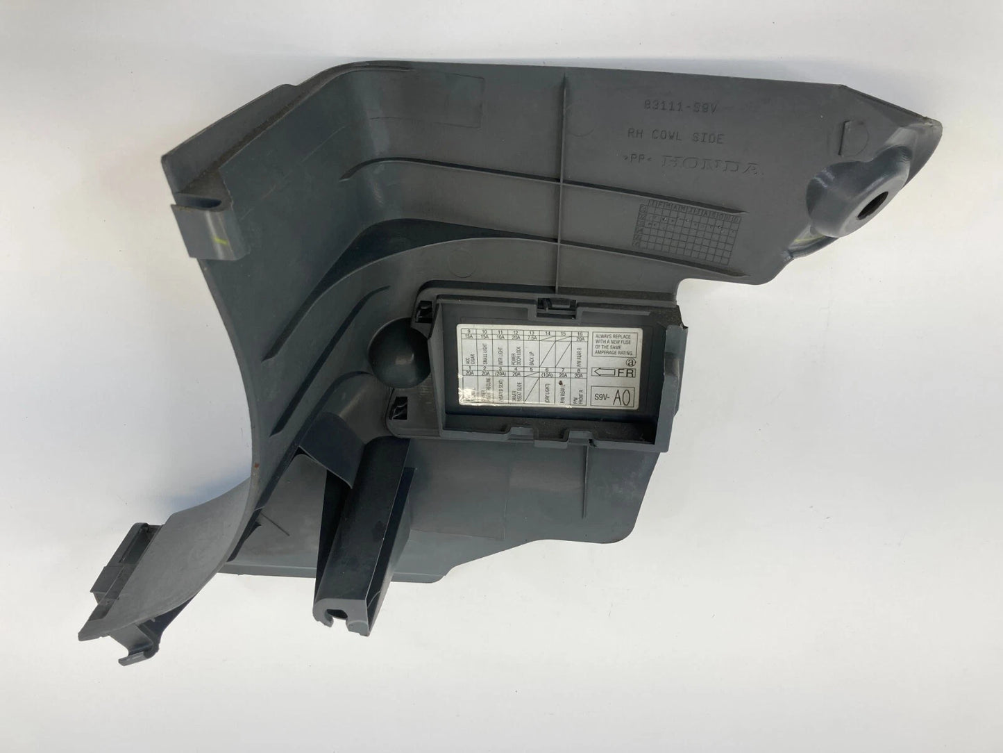 2003 2004 HONDA PILOT RIGHT SIDE LOWER KICK COWL PANEL COVER BEZEL 83111-S9V OEM