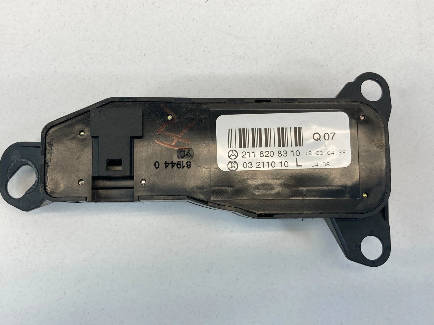 2003-2009 MERCEDES BENZ E320 FRONT LEFT DOOR MIRROR CONTROL SWITCH 2118208310