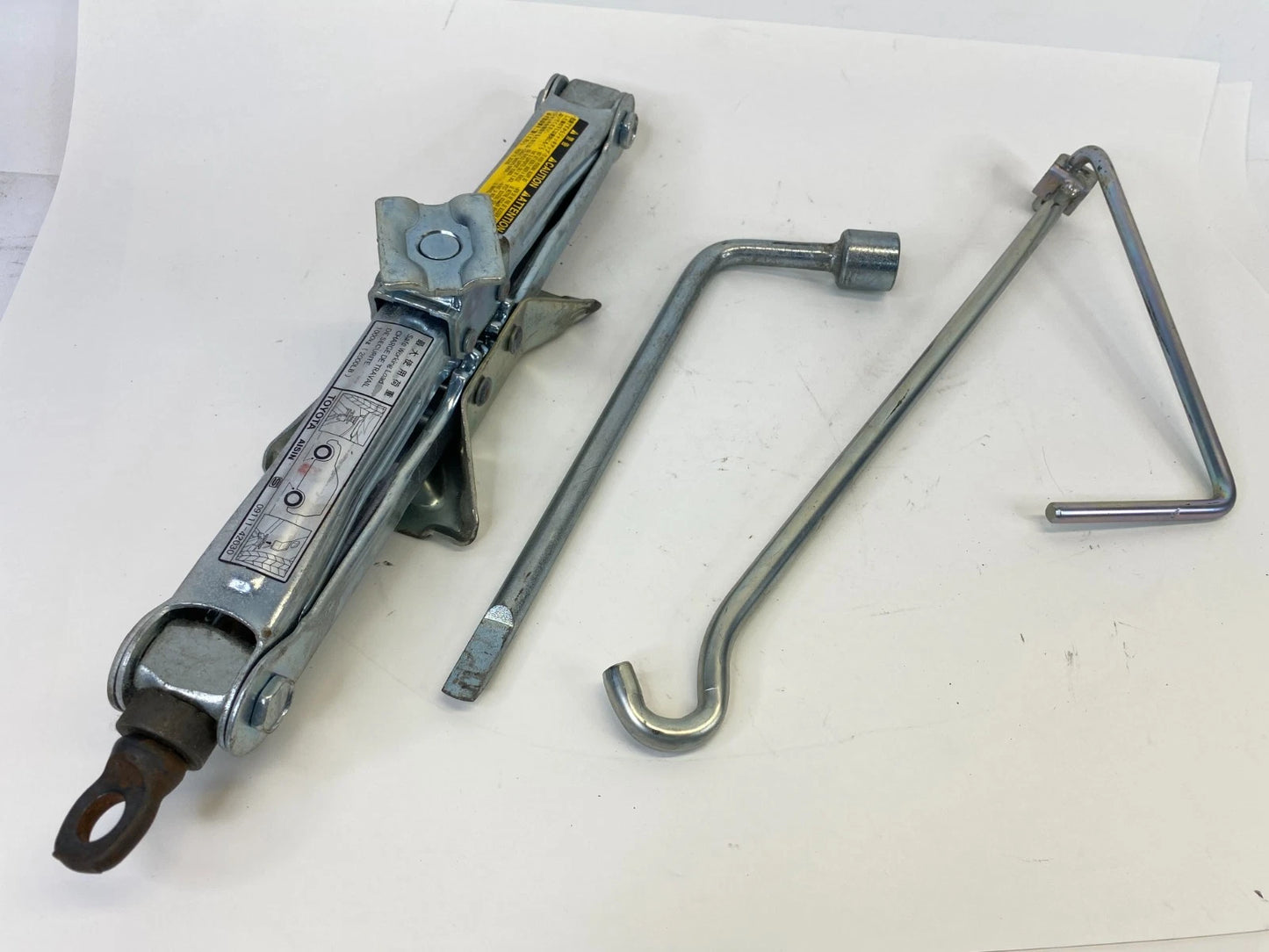 2001 2002 2003 TOYOTA RAV4 EMERGENCY SPARE TIRE JACK & TOOL KIT 09111-42030 OEM