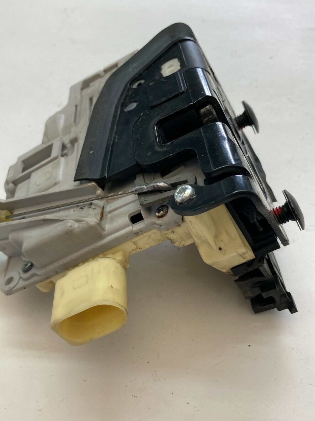 2006-2010 Volkswagen Passat Front Right Side Door Lock Latch Release Actuator