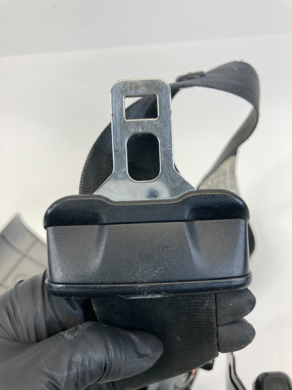 2012-2017 Hyundai Accent Front Right Side Seat Belt Retractor 88880-1R600RY OEM