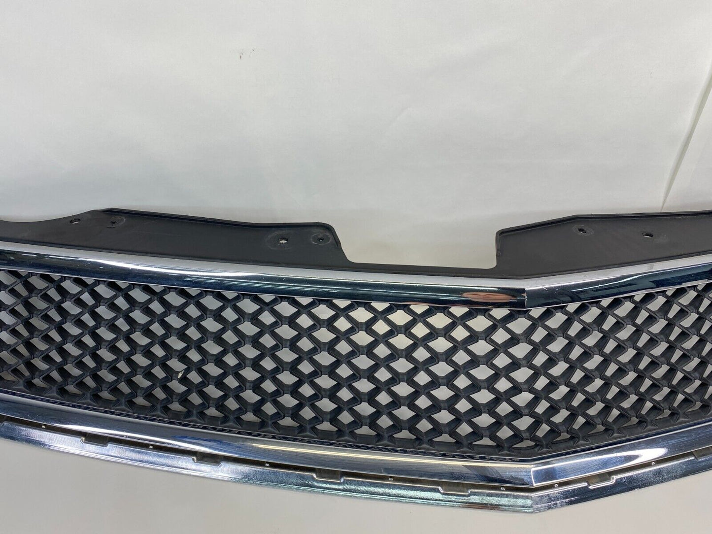 2009-2012 Chevrolet Traverse Front Bumper Upper Grill Grille Chrome 15943196 OEM