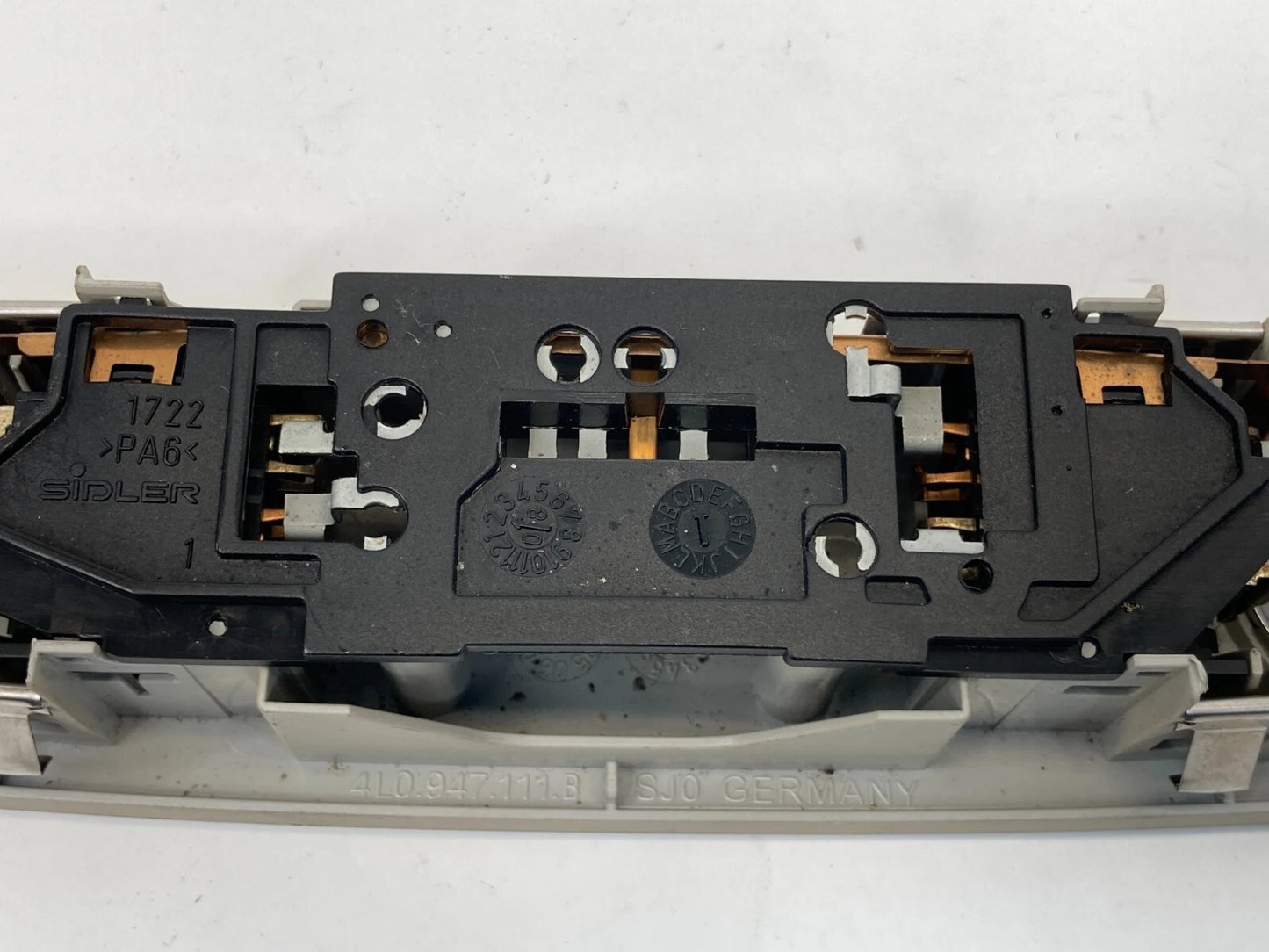 07 08 09 10 11 AUDI S6 A6 QUATTRO REAR DOME MAP LIGHT LAMP 4L0-947-111-B OEM