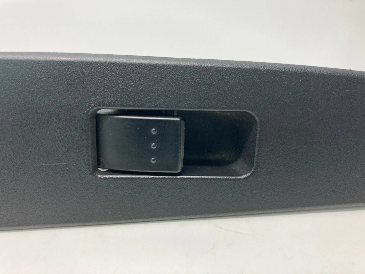 2004-2009 MAZDA 3 MAZDA3 REAR RIGHT SIDE DOOR POWER WINDOW SWITCH B32H5281J OEM