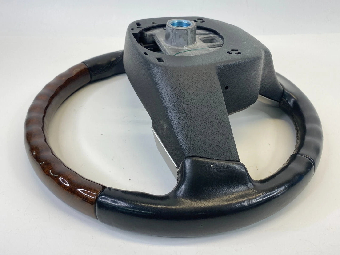 2010 10 CADILLAC SRX STEERING WHEEL W/ CRUISE CONTROLS 20857504 OEM