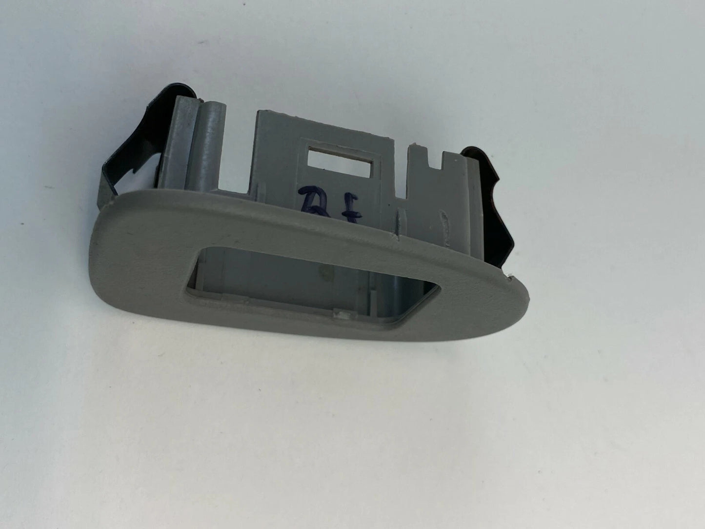 2002-2007 BUICK RENDEZVOUS FRONT RIGHT SIDE WINDOW SWITCH BEZEL TRIM COVER OEM