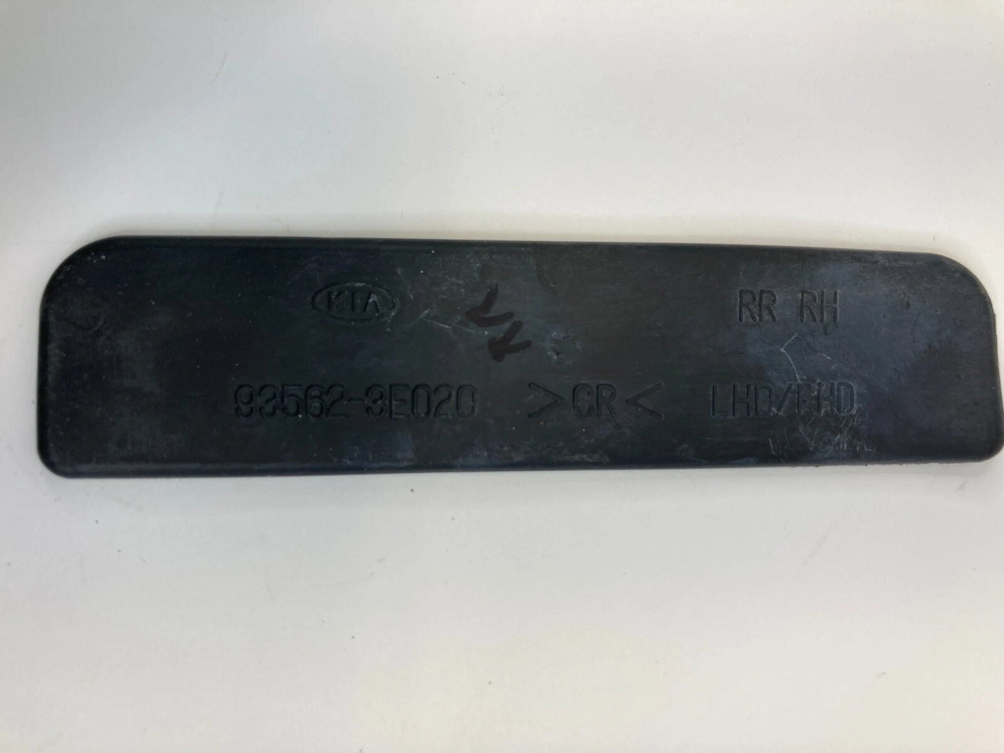 2003-2008 KIA SORENTO REAR RIGHT BACK SIDE PAD COVER TRIM LID 93562-3E020 OEM