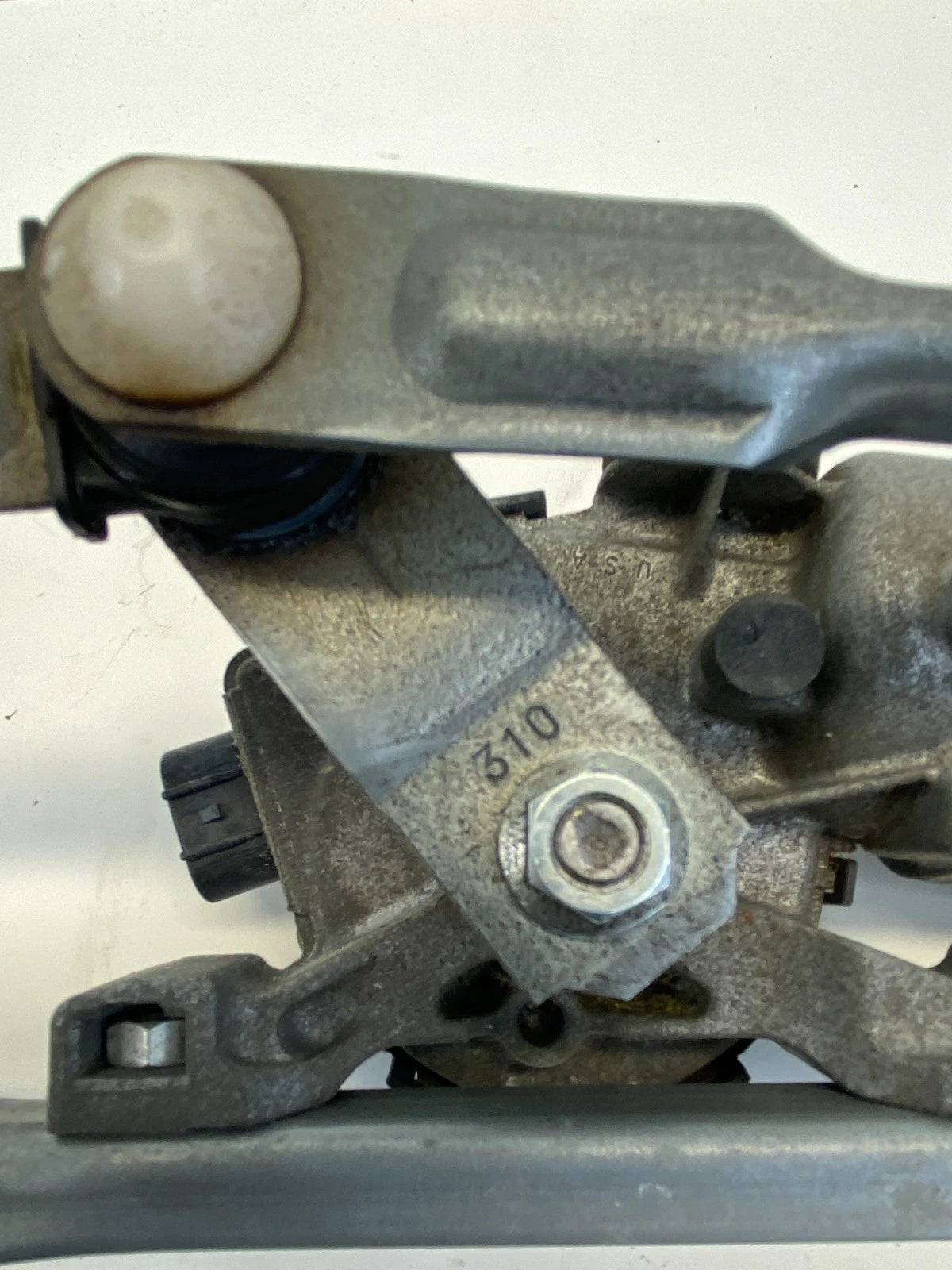 2011-2015 KIA SORENTO FRONT WINDSHIELD WIPER MOTOR W/ LINKAGE 98110-1U000 OEM