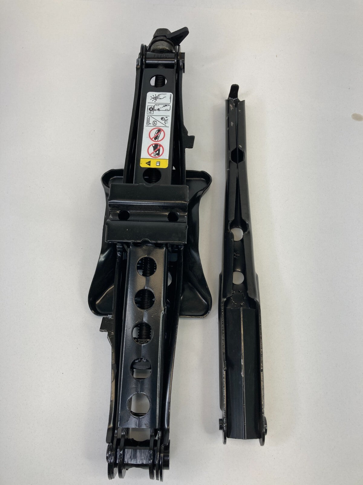 08-12 Caliber 07-17 Compass Patriot Emergency Scissor Jack & Tool Lug 05105920AD