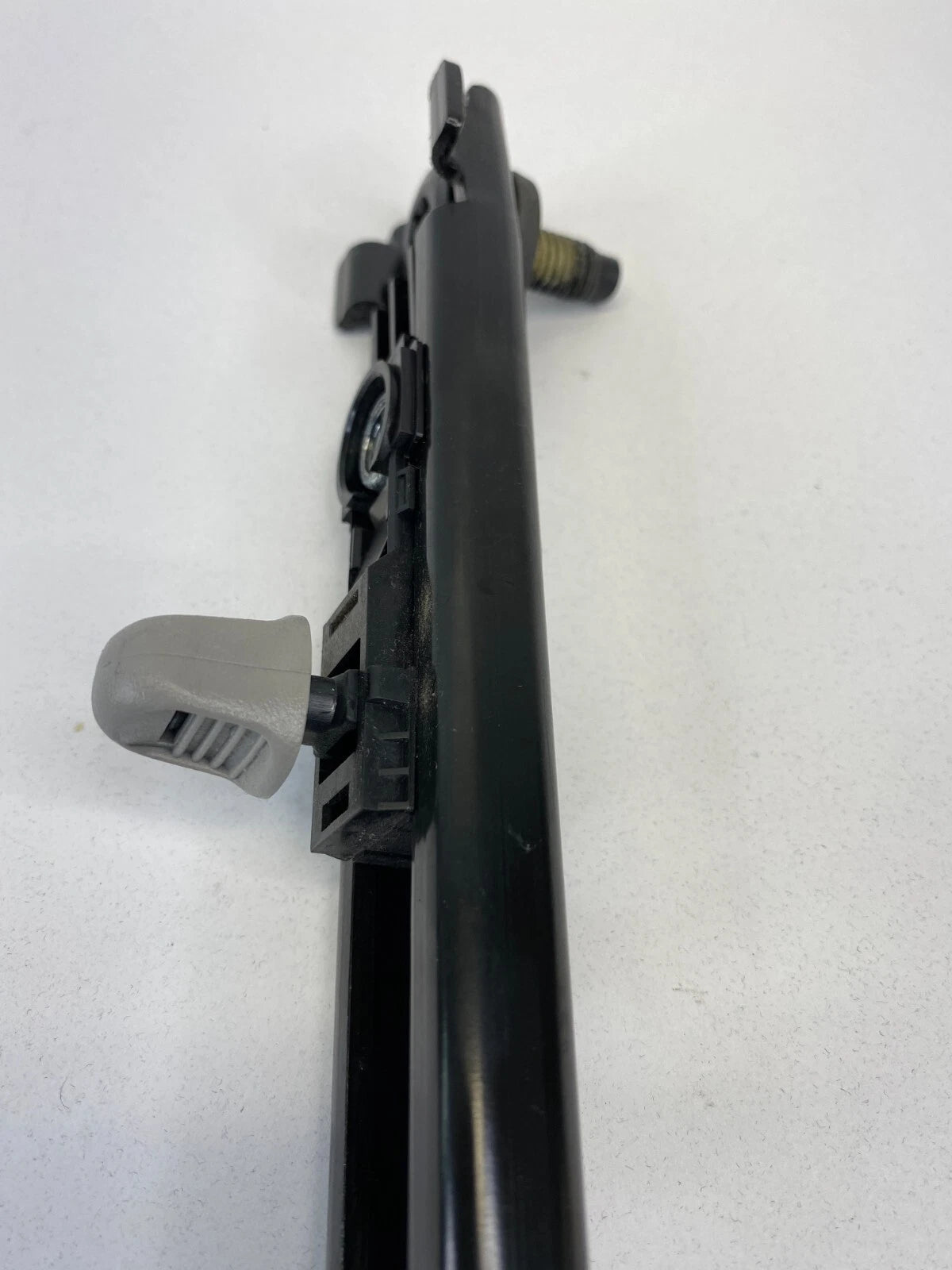 2005-2010 PONTIAC G6 SEDAN FRONT RIGHT SEAT BELT HEIGHT ADJUSTER 602742400B OEM
