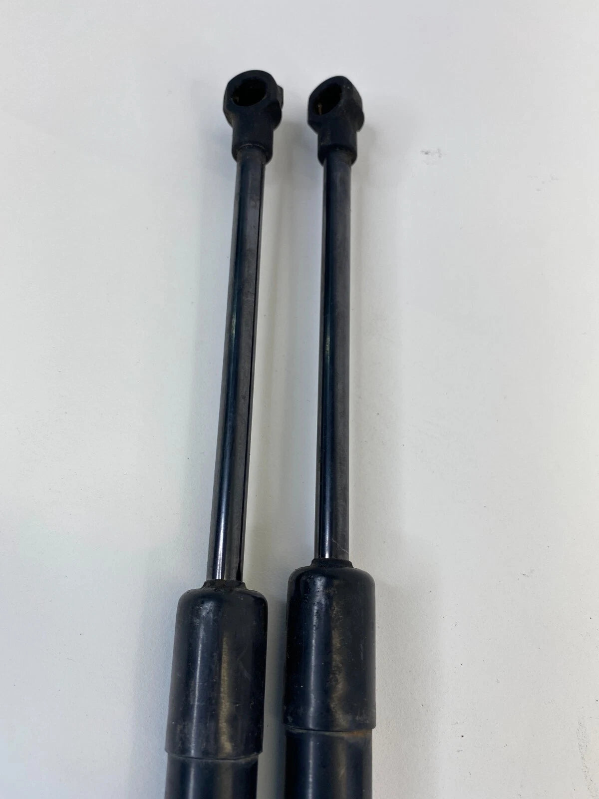 04-07 BMW 525I 09 10 BMW 535I XDRIVE HOOD SHOCK STRUT LIFT SUPPORT 51237008745