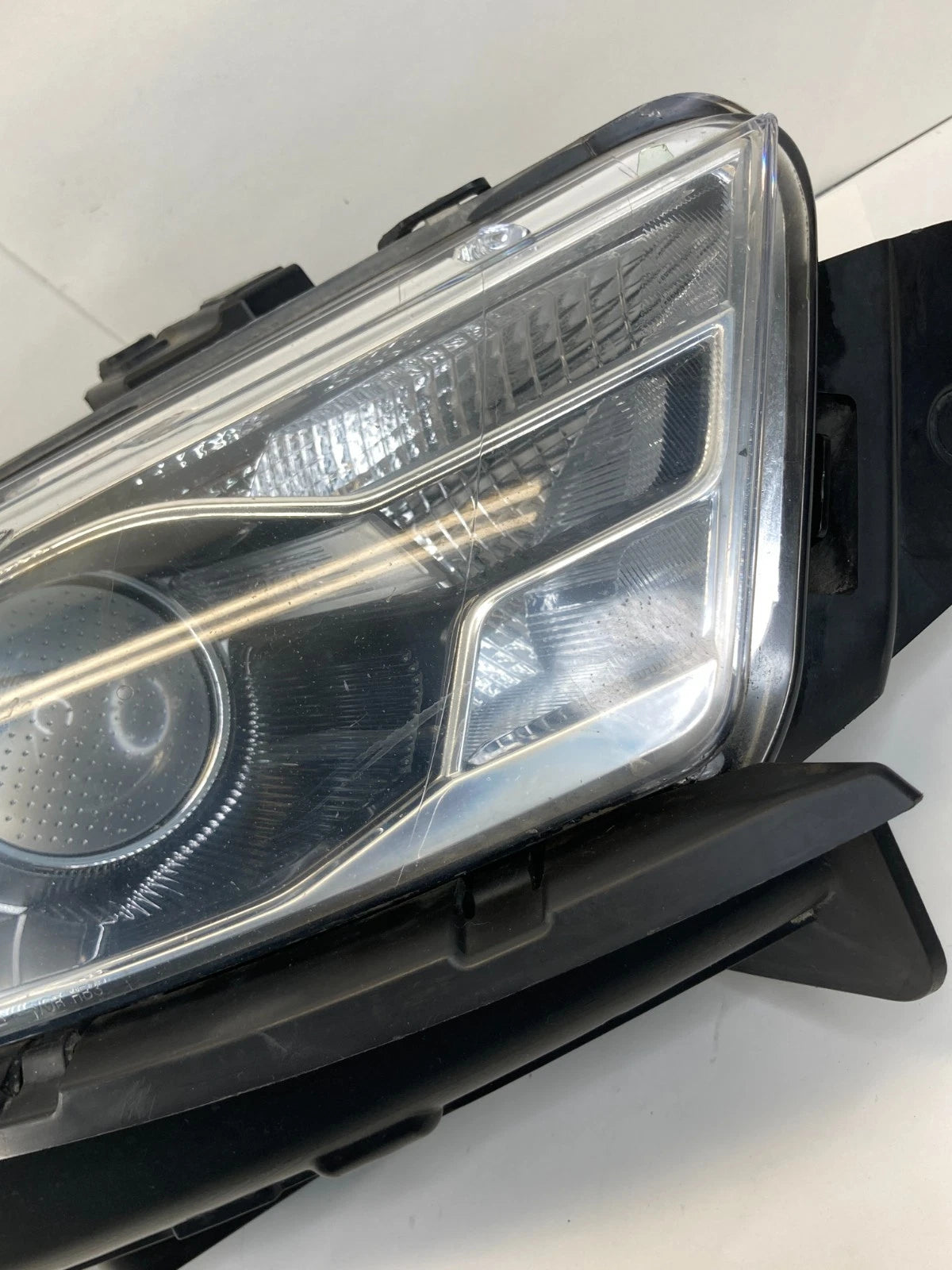 2016-2019 Ford Police Interceptor Sedan Right Headlight Headlamp Halogen OEM