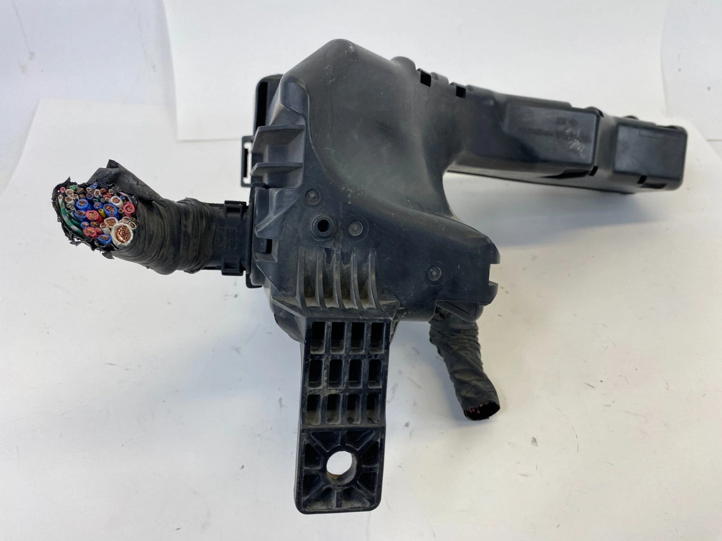 2002 2003 2004 TOYOTA AVALON ENGINE COMPARTMENT FUSE BOX RELAY JUNCTION BLOCK