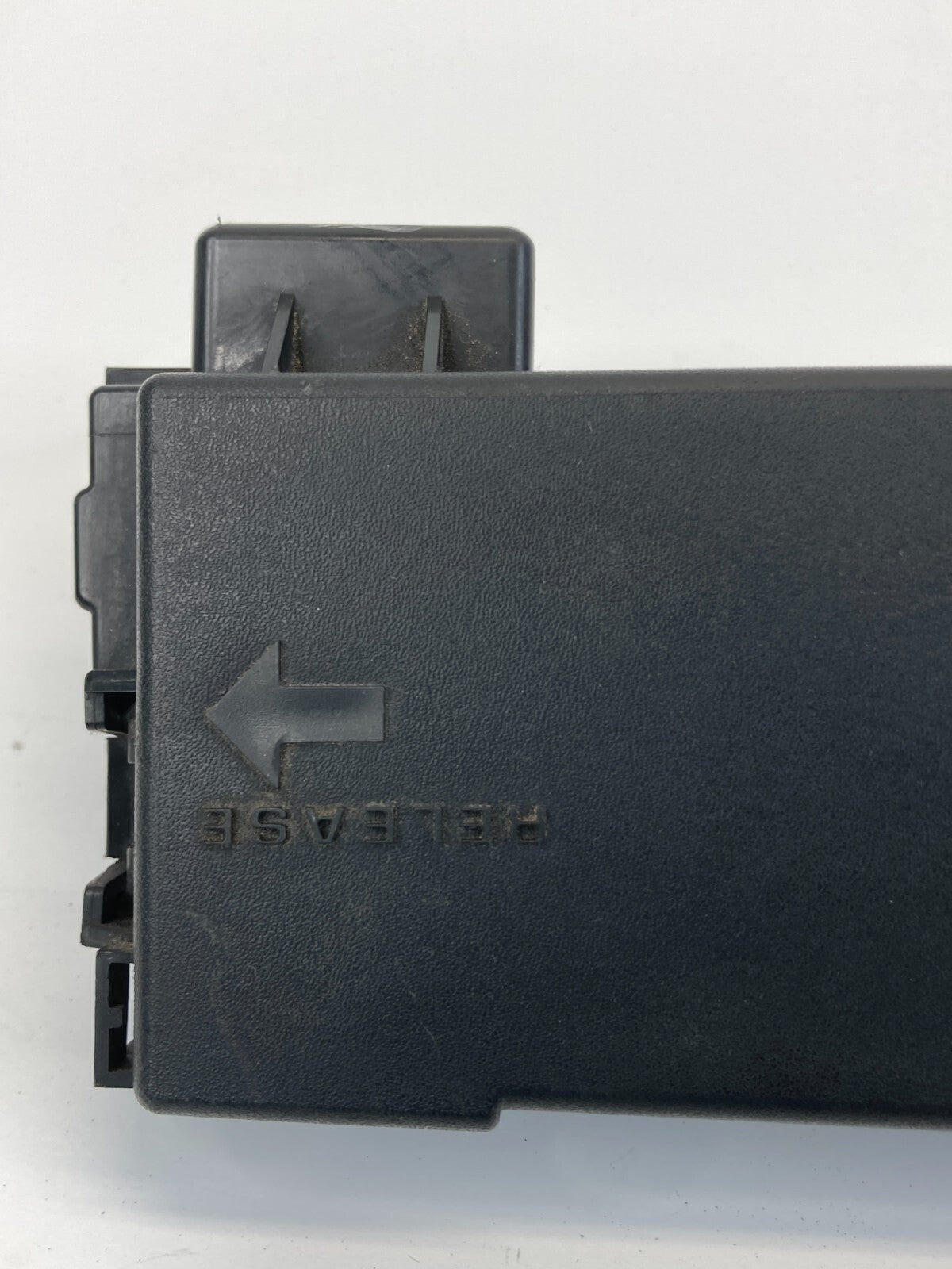 2008-2011 Ford Focus 2.0L Engine Fuse Relay Box Cover Lid Cap 8S4T-14A003AC OEM