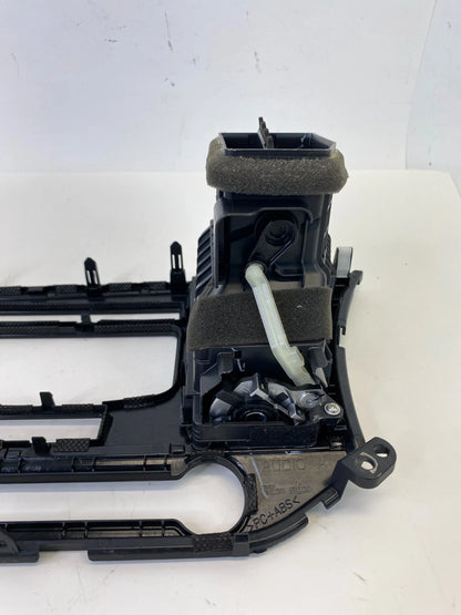 2017 2018 HYUNDAI ELANTRA CENTER DASH RADIO BEZEL TRIM W/ AIR VENT 84704-F3000