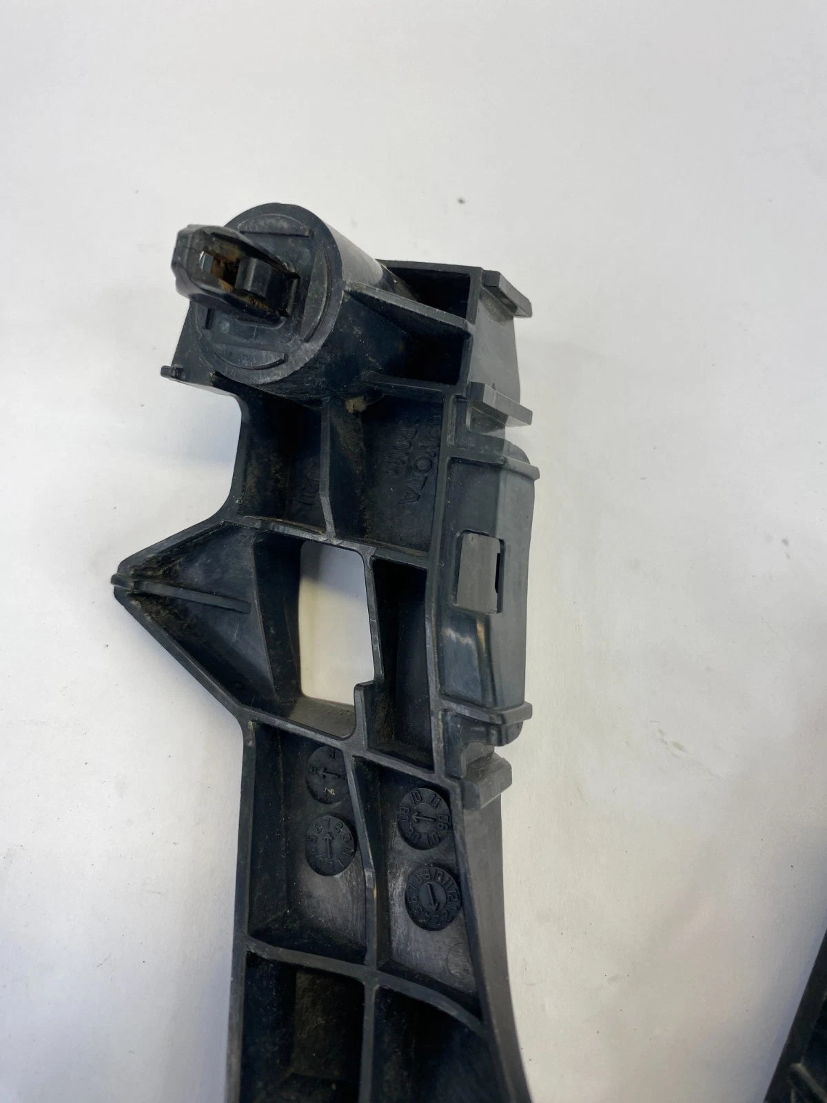 2008-2015 SCION XB REAR BUMPER LEFT & RIGHT BRACKET RETAINER 52563-12070 OEM