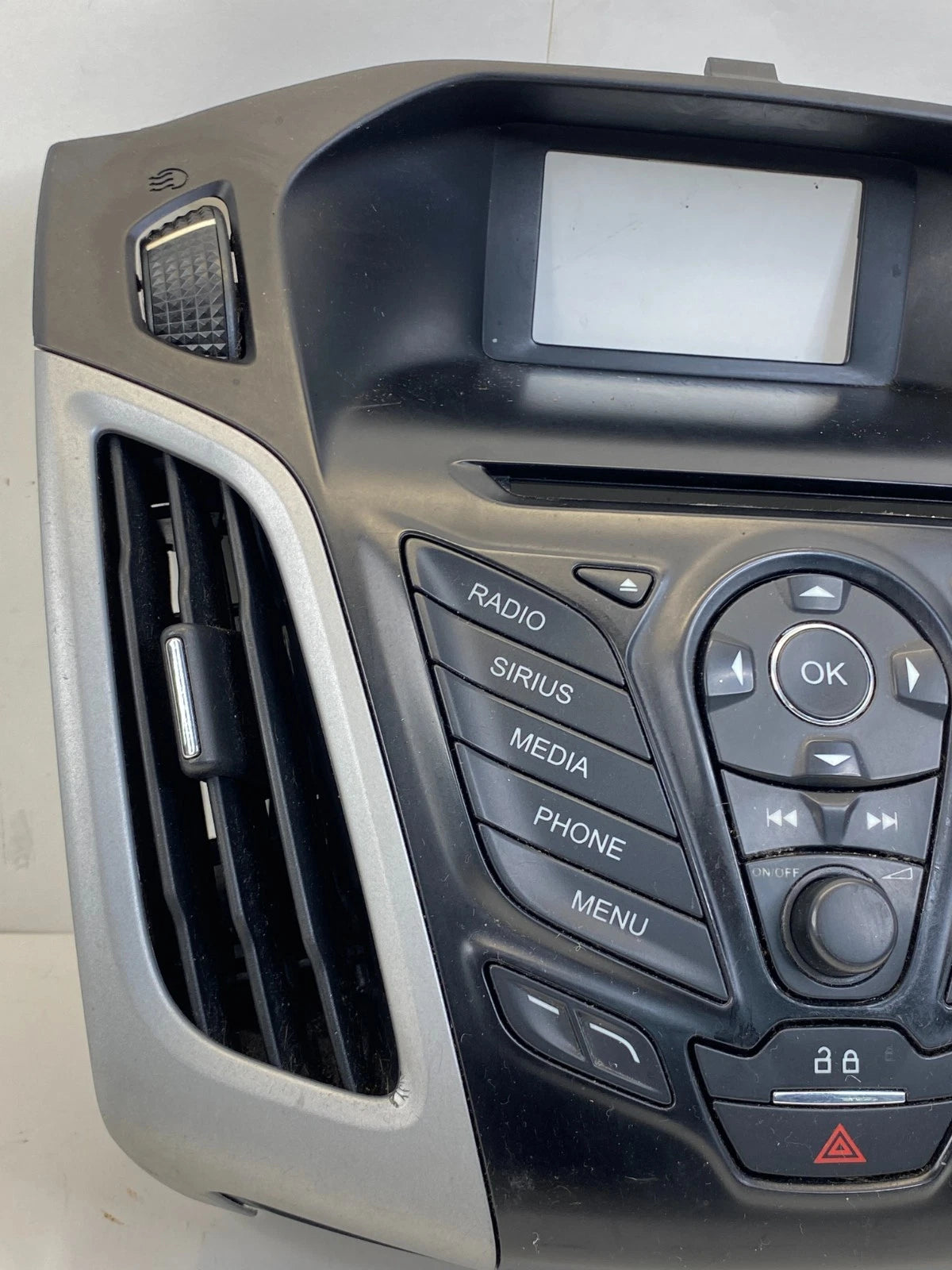 12 13 14 FORD FOCUS RADIO CONTROL PANEL BEZEL W/ AIR VENTS CM51-18835-JW OEM