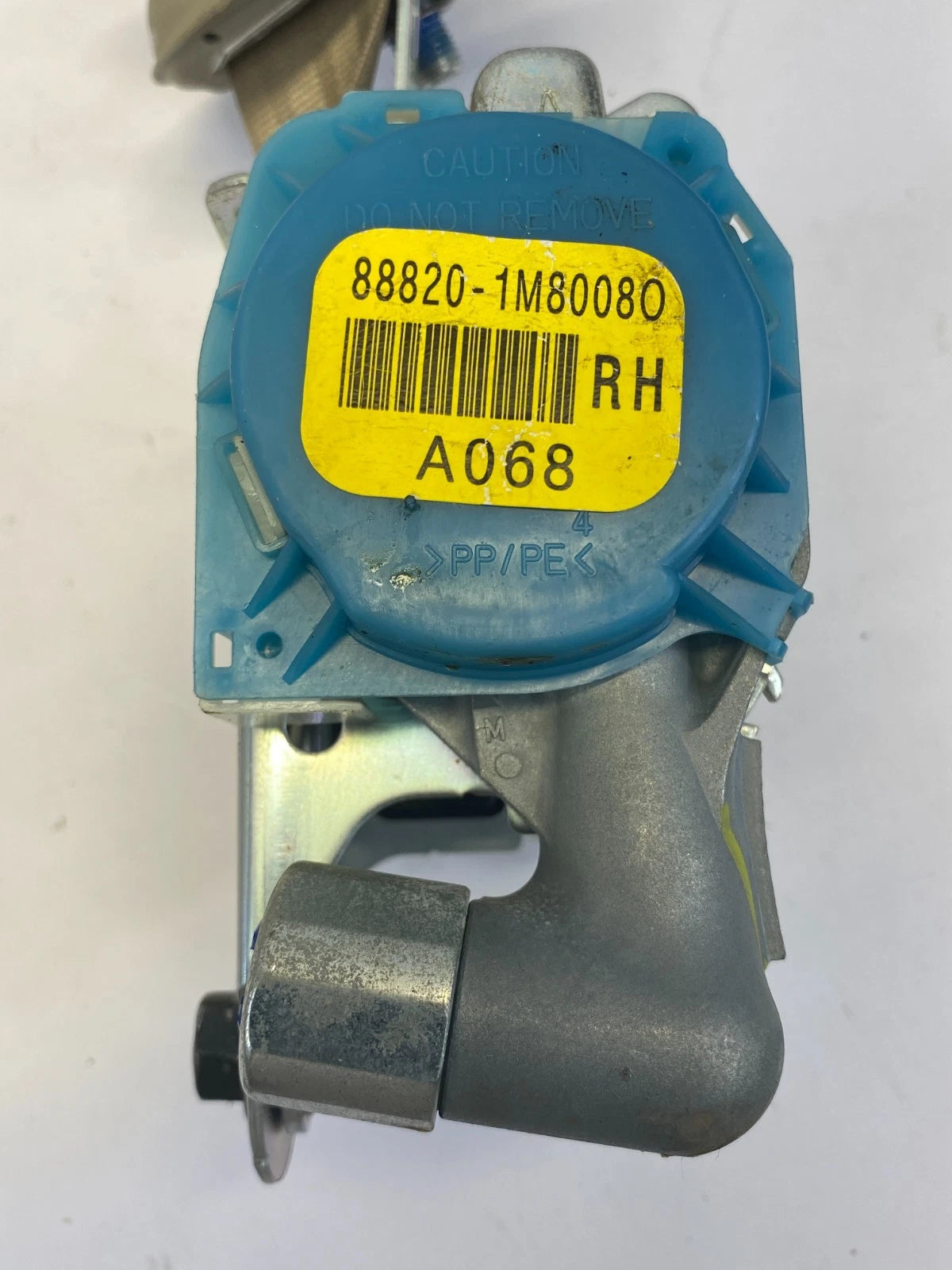 2010-2013 KIA FORTE FRONT RIGHT PASSENGER SIDE SEAT BELT RETRACTOR 88820-1M80080
